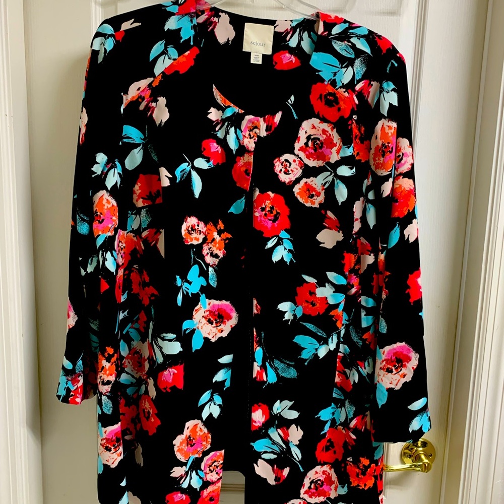 SOLD- Beautiful floral Sejor light jacket.